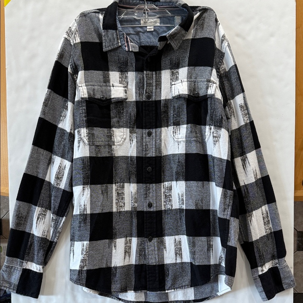 Men’s flannel shirt size large.